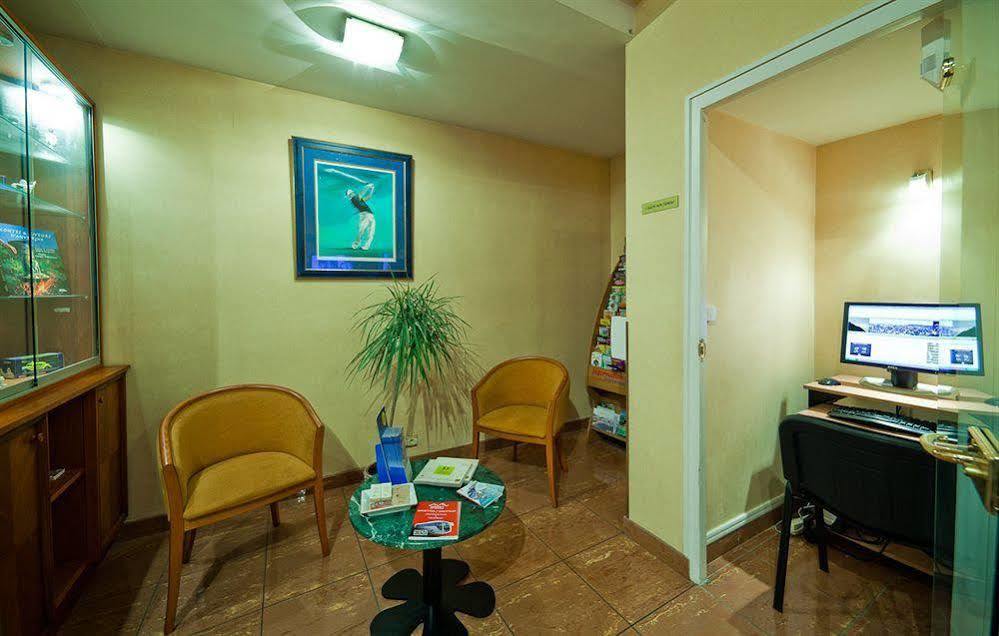 Hotel De Bordeaux 2*